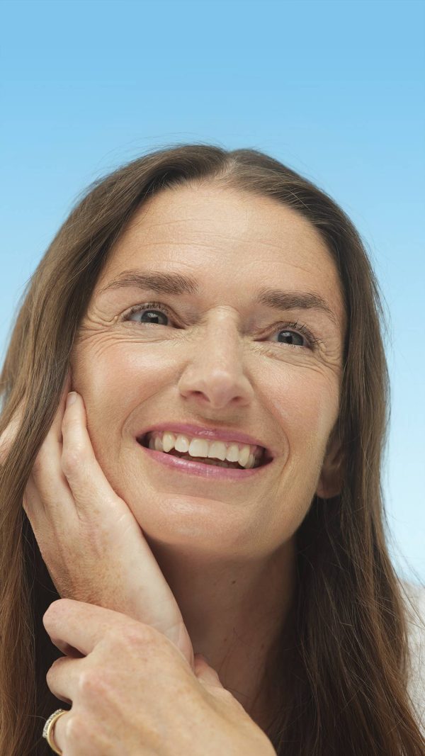 Light Medium Warm Beauty Balm Buildable, satin-finish coverage with yellow undertones