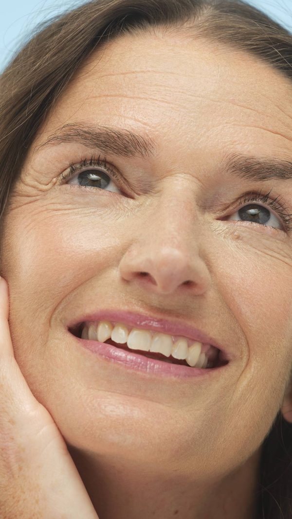 Light Medium Warm Beauty Balm Buildable, satin-finish coverage with yellow undertones