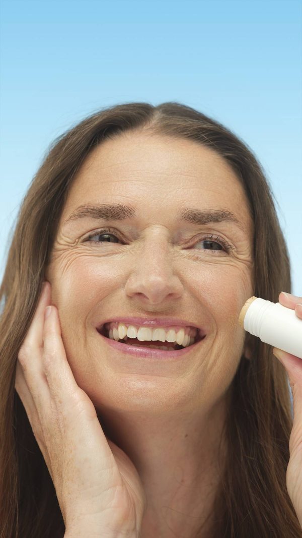 Light Medium Warm Beauty Balm Buildable, satin-finish coverage with yellow undertones