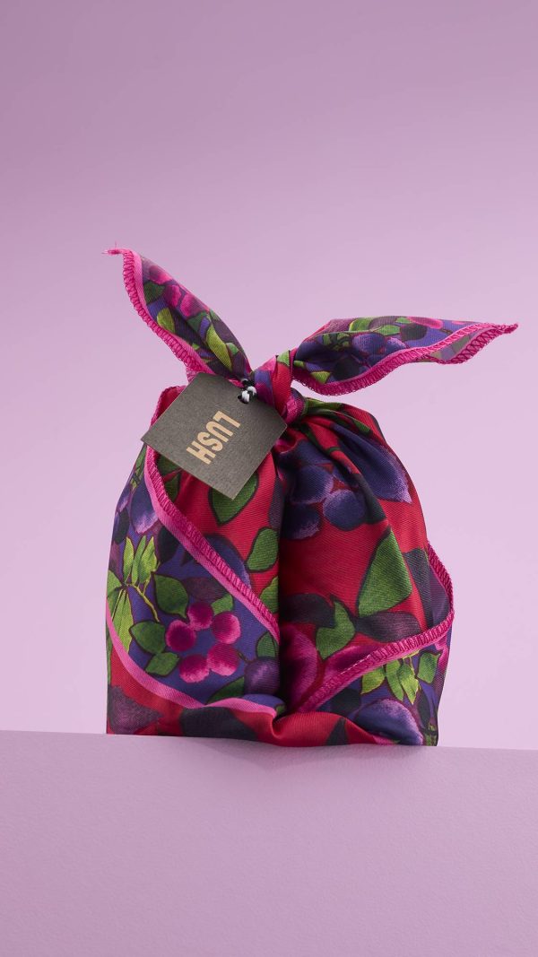 Winter Berries Knot Wrap Delight in the details